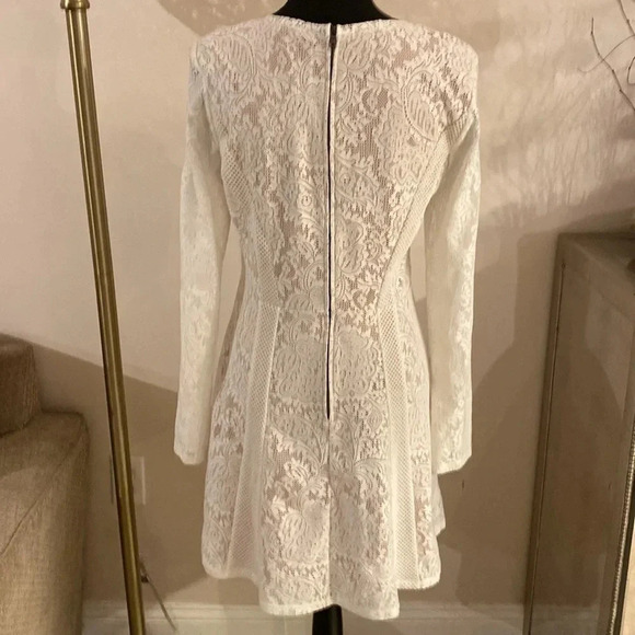 BCBGMAXAZRIA cream&nude lace dress size M - Picture 5 of 8